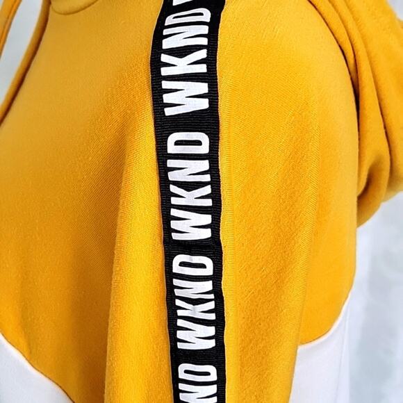 Queen Bees Women Weekend Mustard Yellow Cropped Hoodie Sweatshirt Size Large - Picture 5 of 9